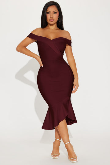 Eloise Off Shoulder Body Sculpting Midi Dress - Wine